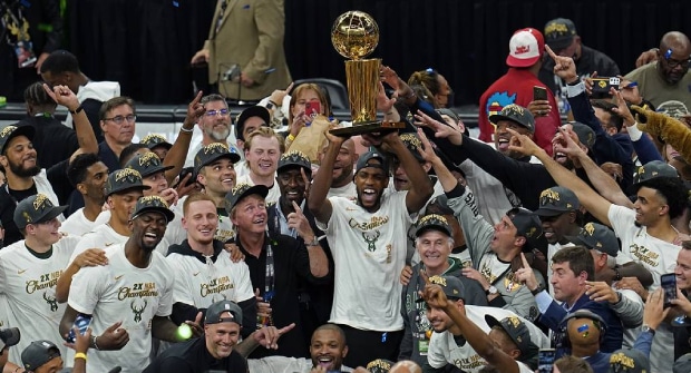 «Милуоки» впервые за 50 лет выиграл НБА. На чемпионство «Бакс» давали коэффициент 7