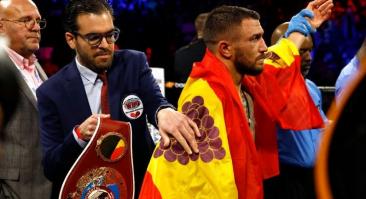 Экс-чемпион мира по боксу Сенченко высказался о скандальной ситуации с флагом Ломаченко после боя с Комми