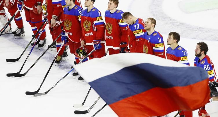 Пономарёв заявил, что у сборной России в самолете не было алкоголя
