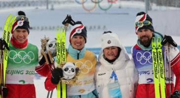 Большунов выложил фото с Непряевой, Терентьевым и олимпийскими медалями