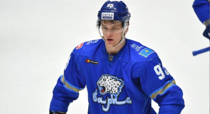 Форвард сборной Казахстана по хоккею вернулся в «Барыс»