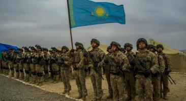 Семерых военных в Казахстане уволили из армии за азартные игры