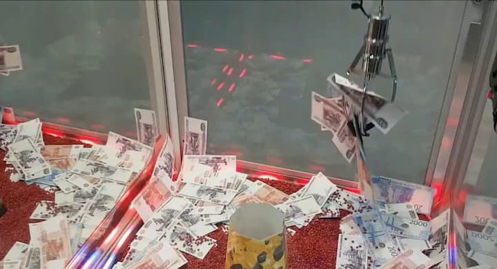 В Казахстане предложили ввести возрастные ограничения на игровые автоматы «хватайки»