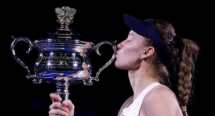 Рыбакина выиграла второй турнир Большого шлема после перехода под флаг Казахстана