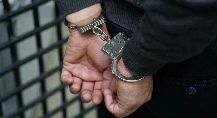 Казахстан объявил в розыск блогера-миллионника за рекламу онлайн-казино — ему грозит до 12 лет тюрьмы